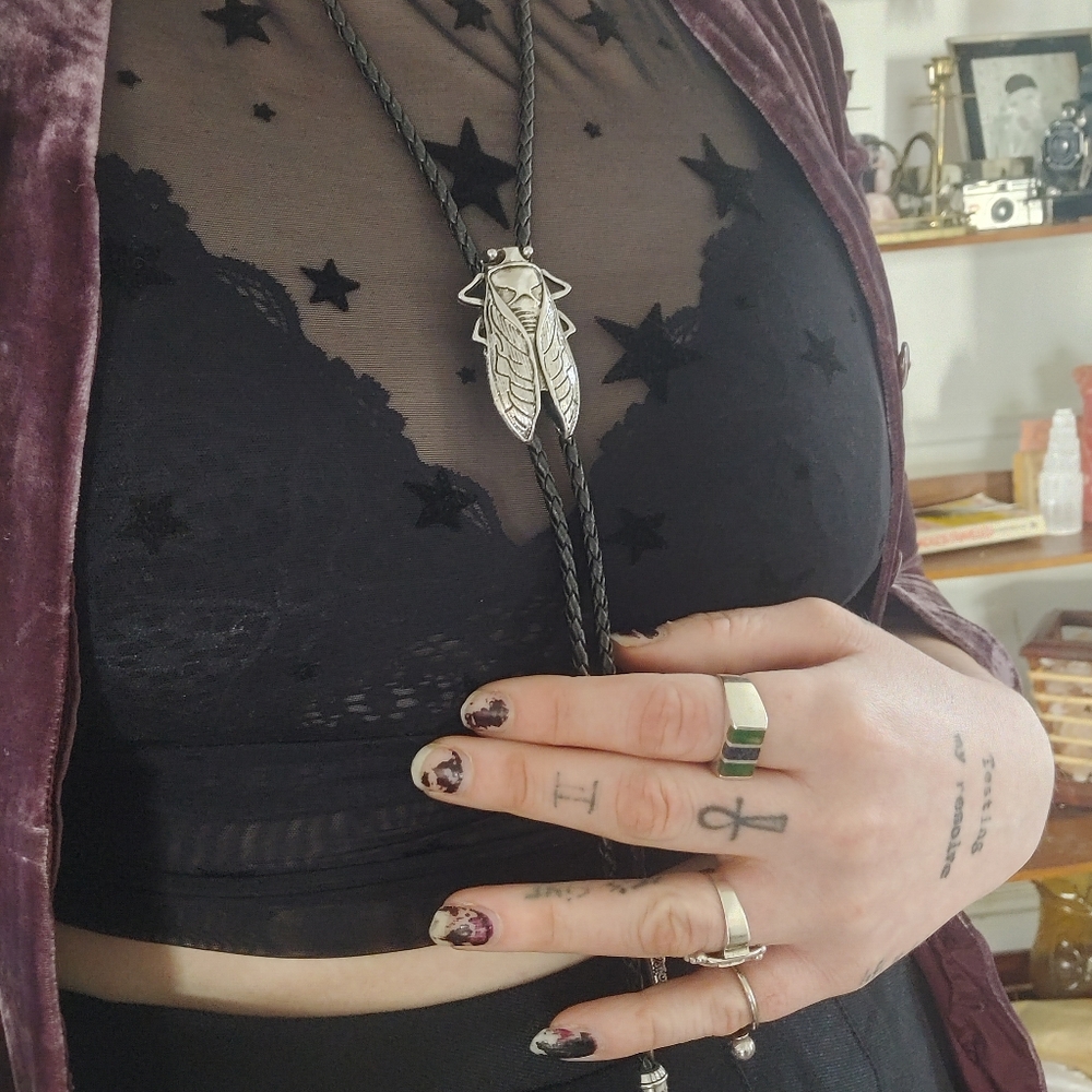 Fun and Groovy Cicada Bolo Tie - Picture 2 of 5